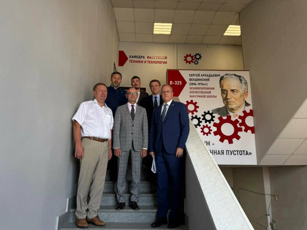 Коробченко открыл в КНИТУ-КХТИ лабораторию вакуумных насосов и агрегатов