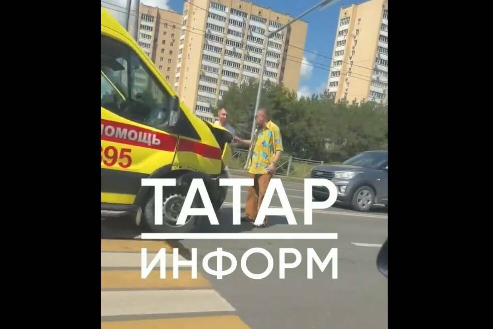Женщина пострадала в ДТП с участием автомобиля скорой помощи в Казани