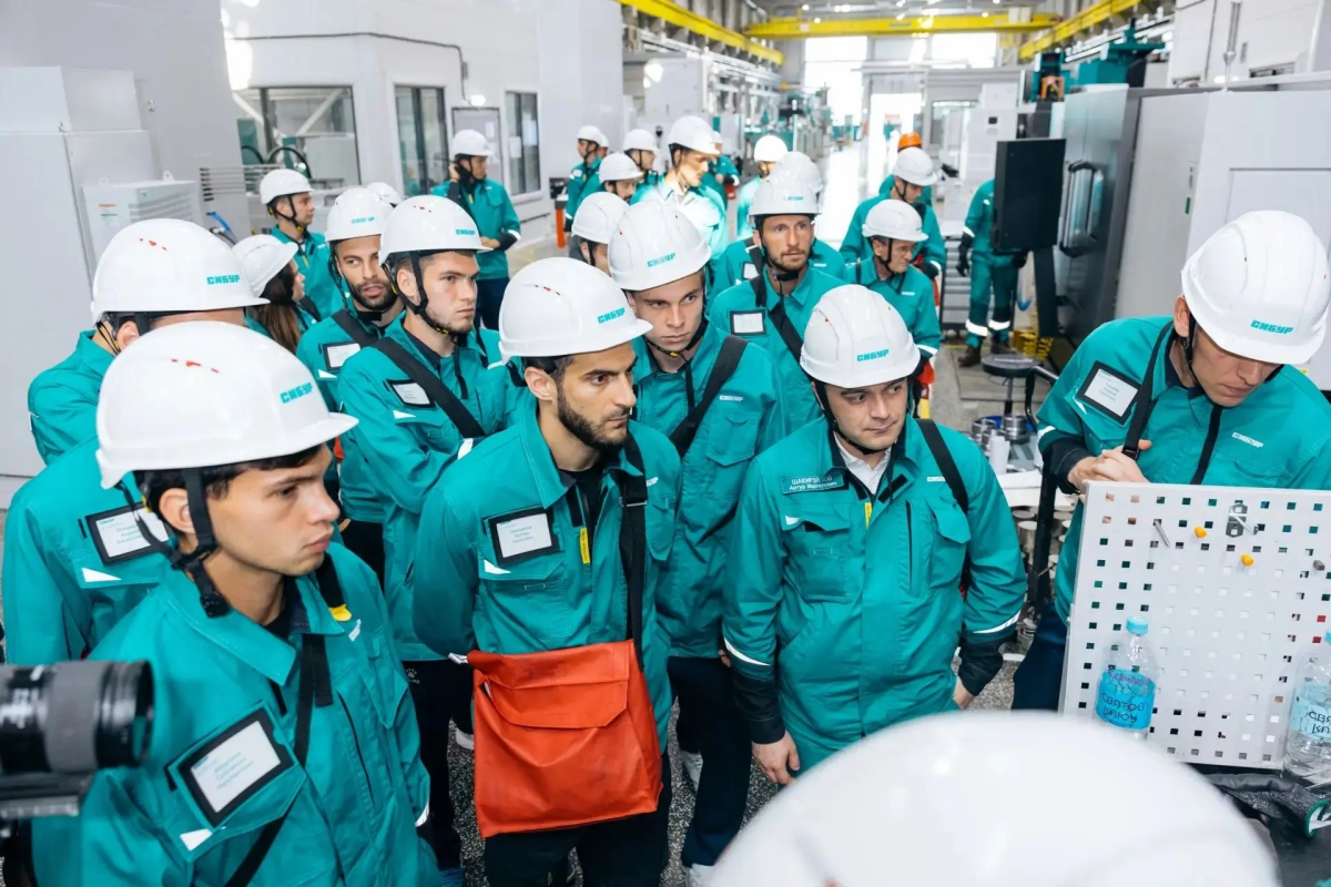 Футбольный клуб «Нефтехимик» посетил нижнекамское предприятие СИБУРа