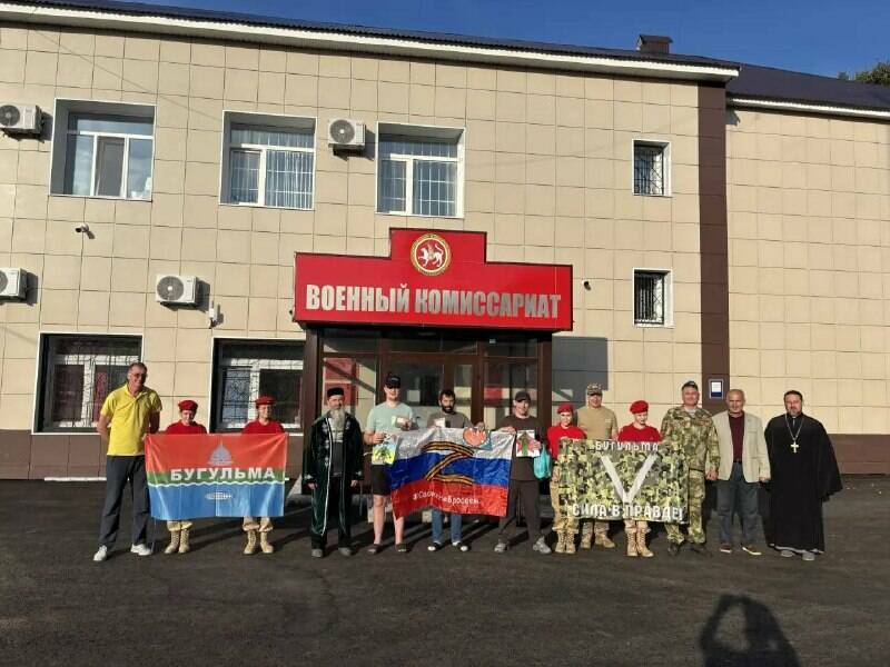 Контрактники из трех регионов России отправились на службу из Бугульмы