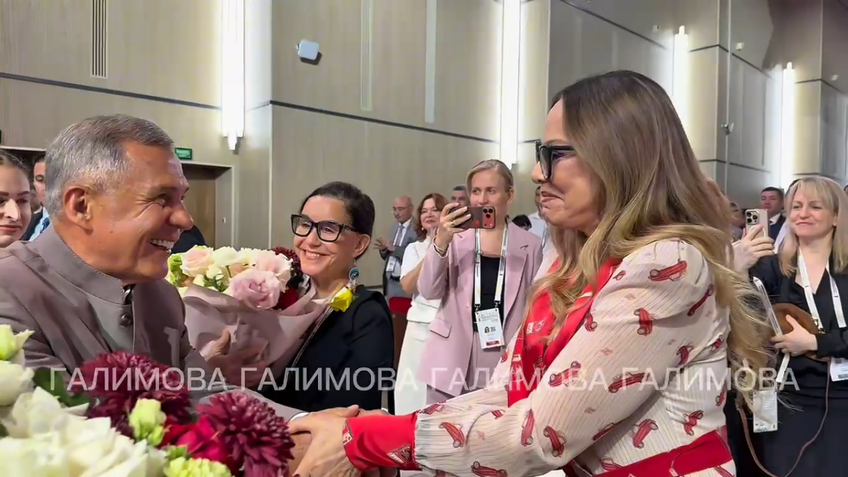 Рустам Минниханов в Казани поприветствовал Орнеллу Мути и Луселию Сантос