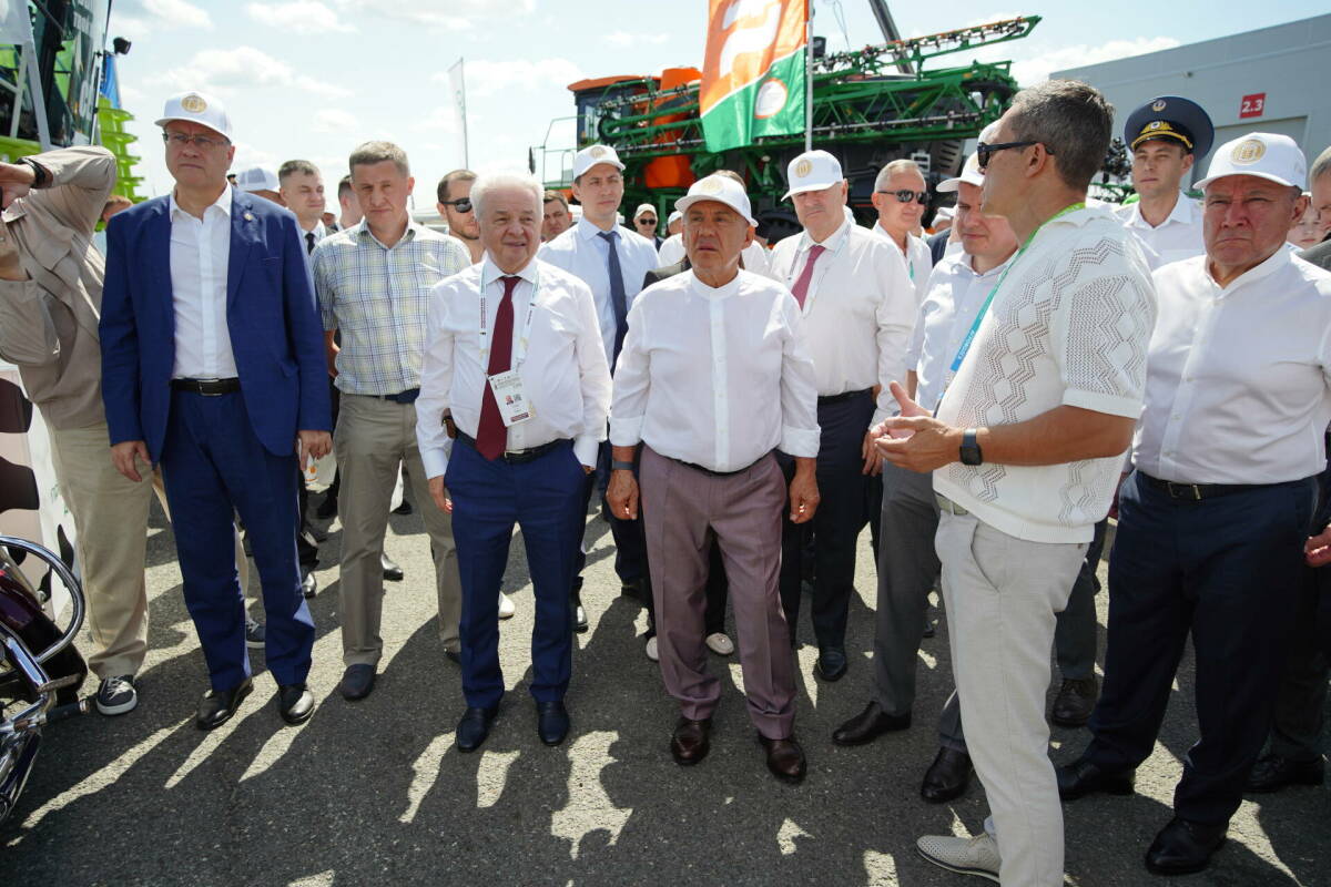 Минниханов и Зубов открыли в Казани форум потребкооперации и «Агроволгу»