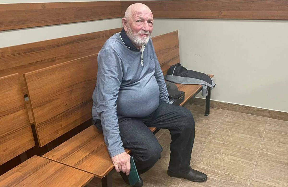 Реальный срок и запрет на содержание собак запросила прокуратура для владельца промбазы в Самосырово Иосифа Лифшица. Следствие уверено, что именно его животные насмерть загрызли женщину в поле, но адвокат настаивает – стая была бесхозной. Как прошли прения сторон и что о произошедшем думает муж погибшей женщины – в репортаже «Татар-информа».