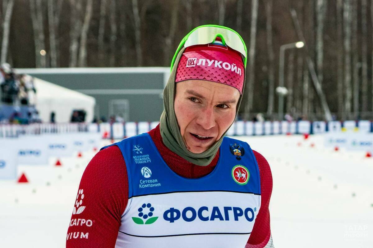 Российские лыжники продолжают подготовку к новому сезону, а Александр Большунов выдал еще несколько  ярких цитат. А когда говорит трехкратный олимпийский чемпион, здесь повышенный уровень внимания. Среди прочего высказал недовольство политикой FIS, но ему тут же прилетел ответ из Норвегии. В общем, горячо. Разбирается «ТИ-Спорт».