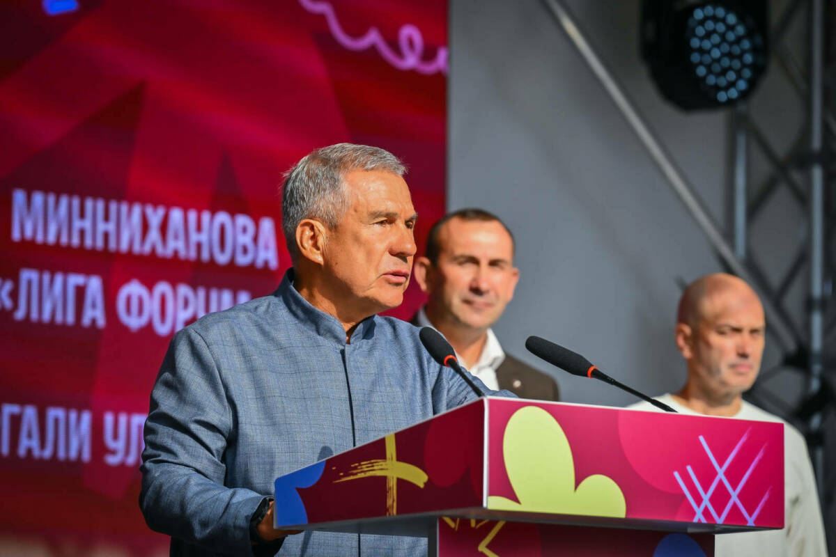 Минниханов назвал Татарстан флагманом молодежной политики России