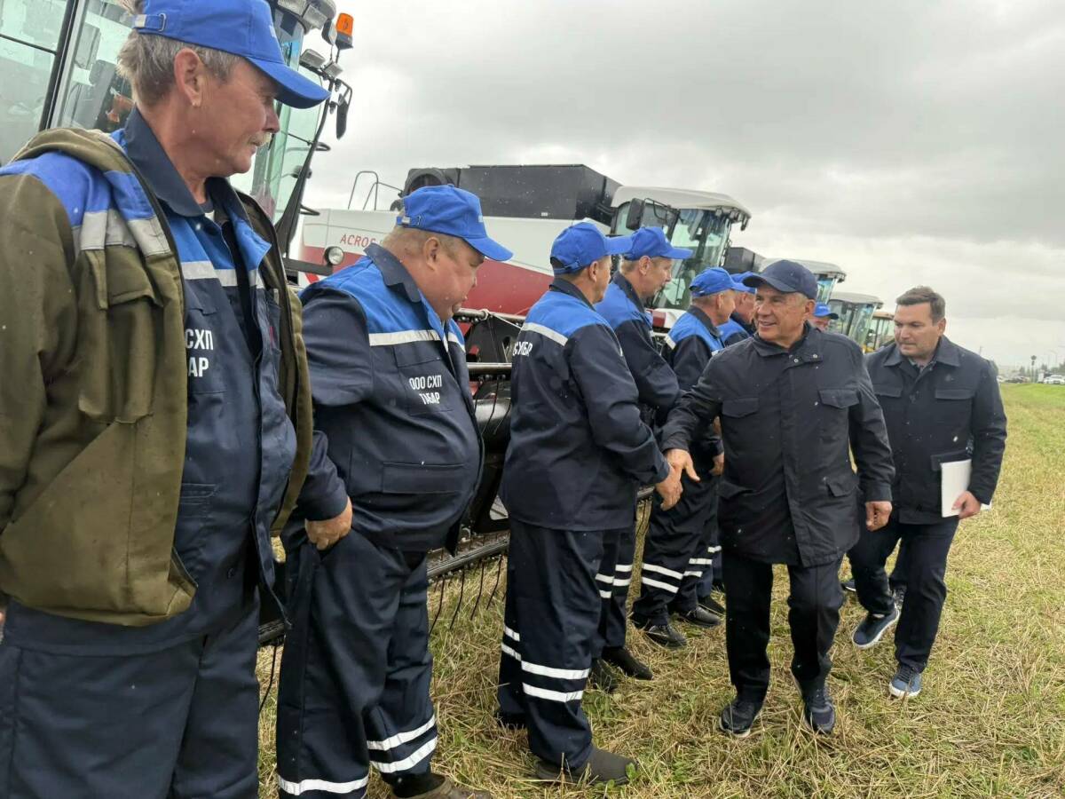 Минниханов оценил ход уборочной кампании в Апастовском районе