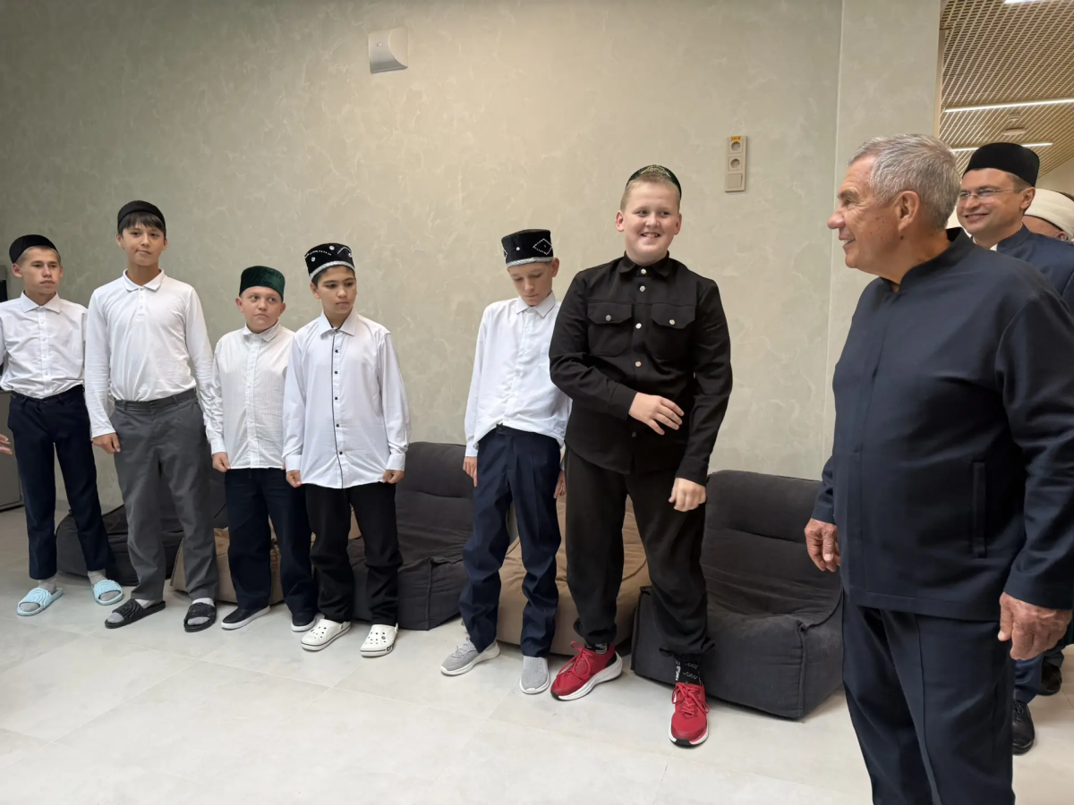 Минниханов принял участие в открытие пансионата для мальчиков «Мирас» в Апастово