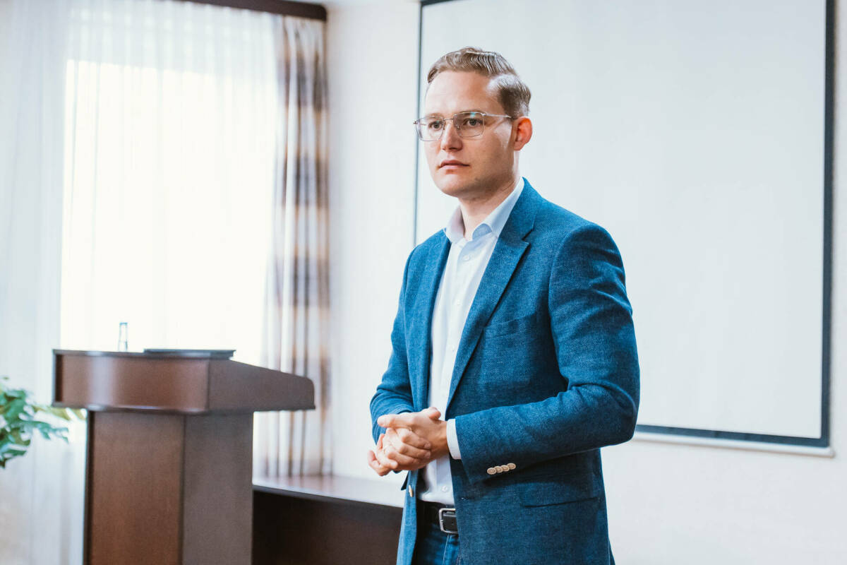 Депутаты, эксперты и представители родительского сообщества обсудили меры поддержки женщин и материнства в Казани. Среди основных тем встречи – растущие расходы семей на образование детей, соблюдение норм по домашним заданиям, борьба со школьной травлей, помощь неполным и многодетным семьям, алиментная политика и доступность жилья.