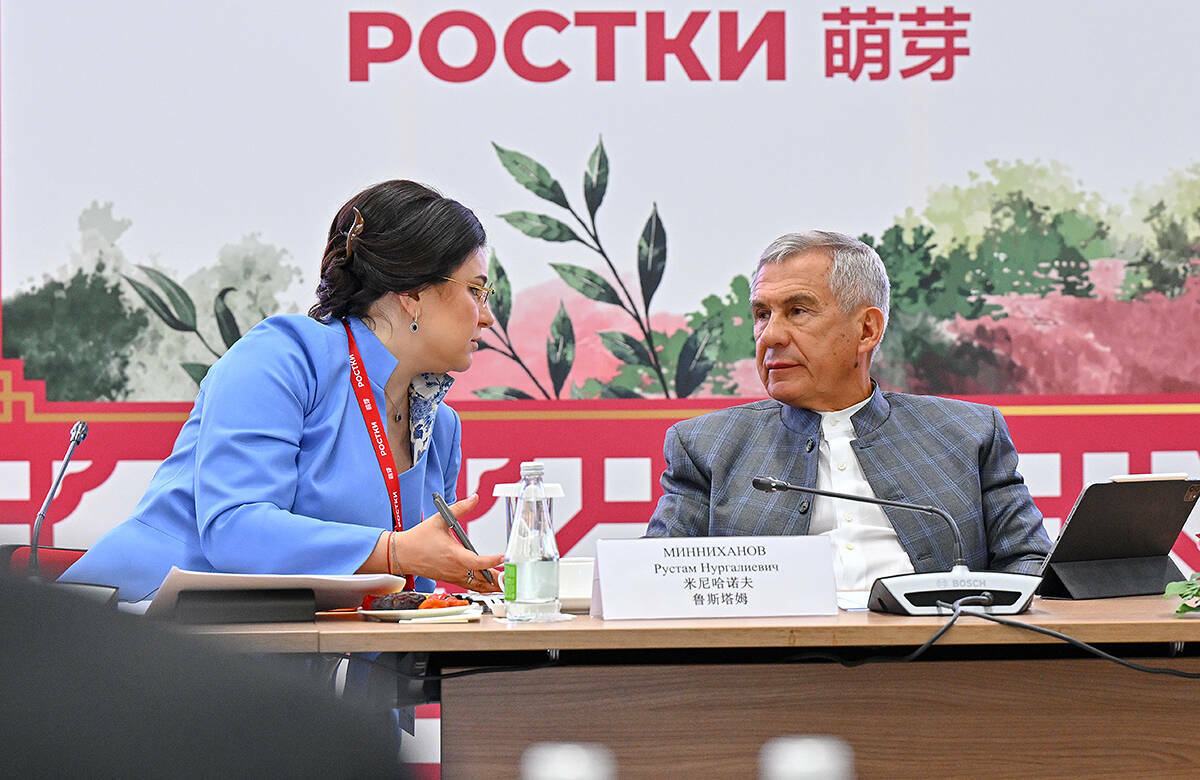 Татарстан рассчитывает расширить сотрудничество с Китаем сразу по нескольким направлениям. На форуме «РОСТКИ» сегодня говорили о беспилотной авиации, новых прямых рейсах, развитии ИИ и создании российско-китайской промышленной площадки в Лаишево.
