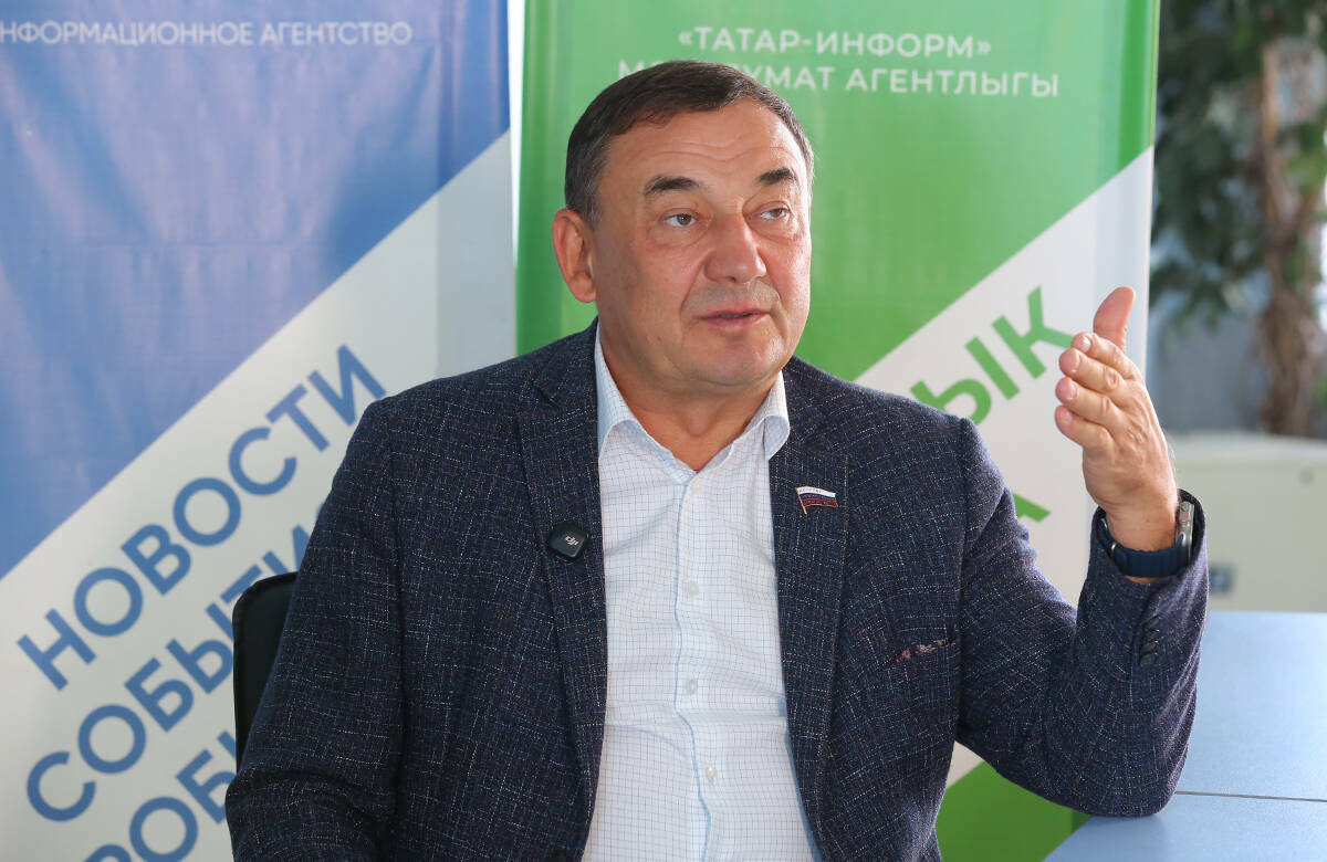 Почему 8-й созыв Госдумы был для депутатов неординарным, как изменилась за последние годы ситуация в сфере ЖКХ, в чем уникальность программы «Наш двор»: об этом и многом другом в интервью главному редактору «Татар-информа» Ринату Билалову рассказал депутат Госдумы 8-го созыва Марат Нуриев.
