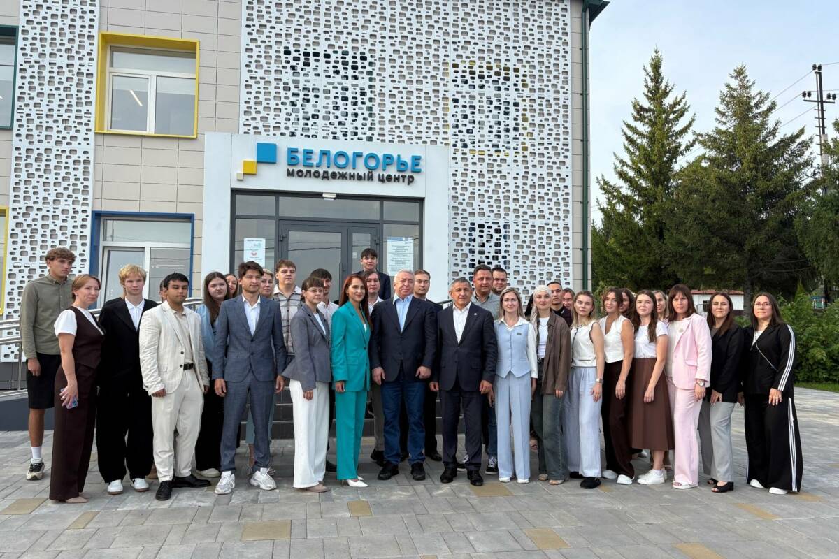 Депутаты Госдумы посетили школу и молодежный центр в Лаишевском районе