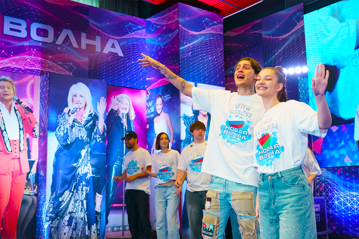 Сегодня в Казани состоится церемония открытия Международного конкурса молодых исполнителей популярной музыки «Новая волна 2026». Концертная и конкурсная программы пройдут с 20 по 26 августа в зале New Wave Hall на территории стадиона «Ак Барс Арена».
