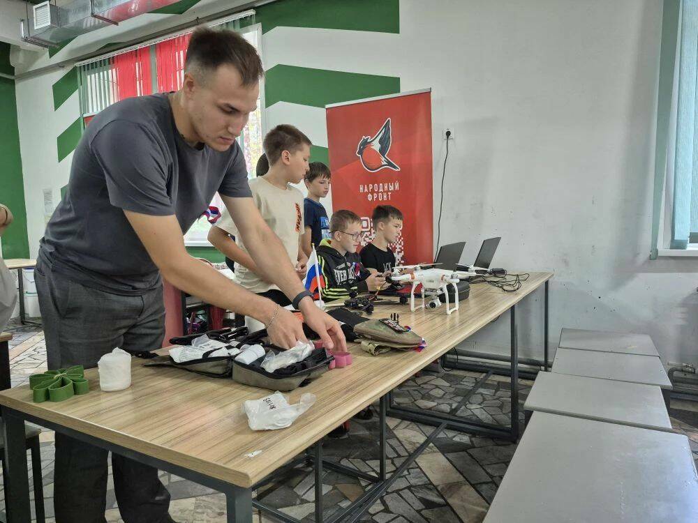 Молодежка Народного фронта РТ провела патриотическую акцию в детском лагере