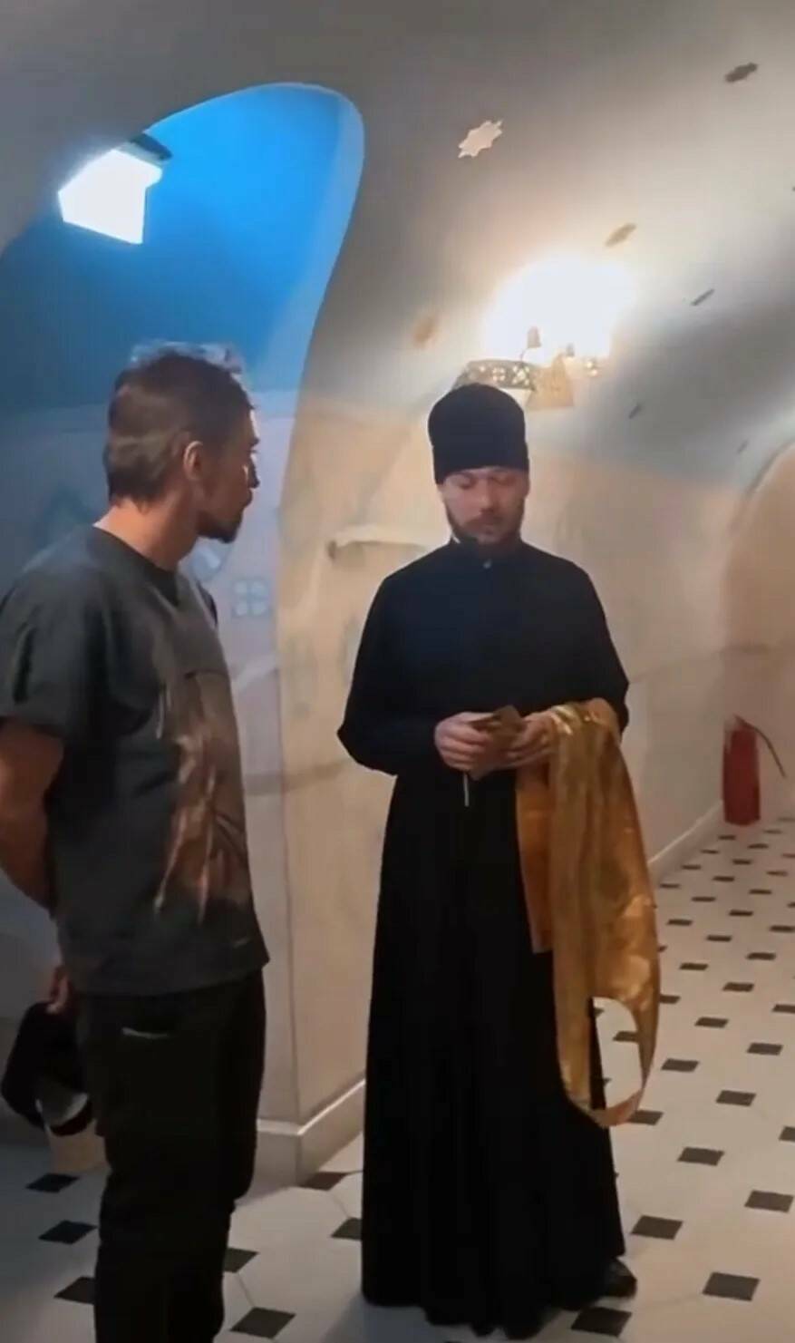 Дима Билан поклонился святым мощам Спиридона Тримифунтского в Казани