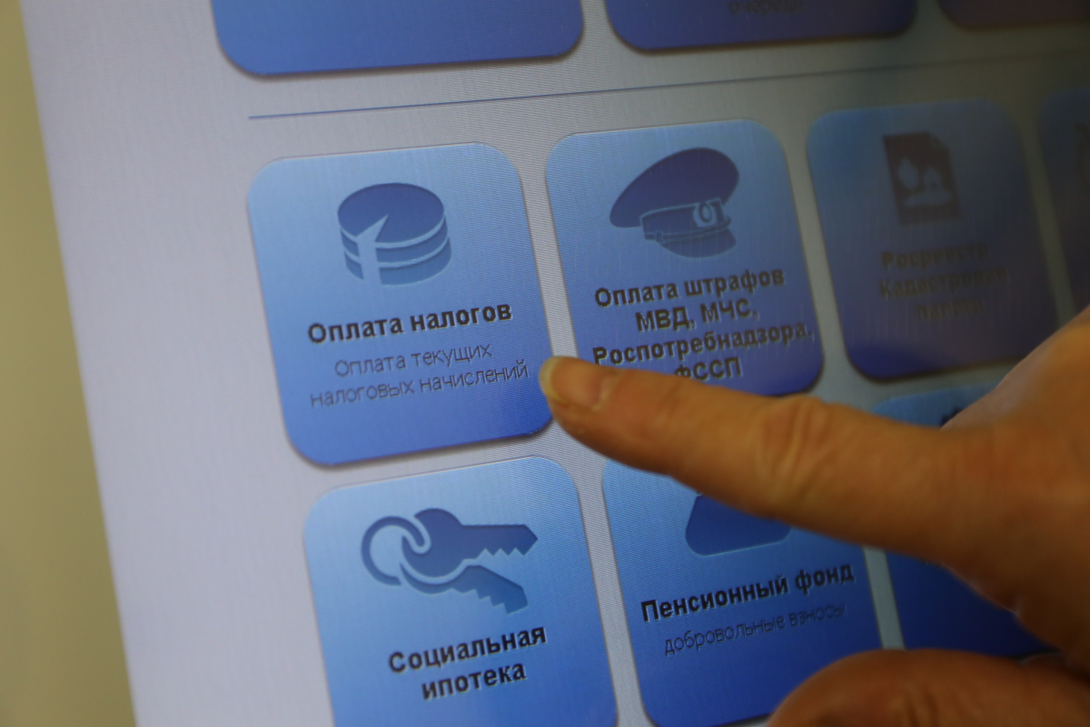 Челнинские налогоплательщики задолжали бюджету Татарстана 1,2 млрд рублей, из них 193 млн – городскому. При этом с начала года сумму недоимки удалось сократить на 267 млн рублей. Мэр Наиль Магдеев сегодня на аппаратном совещании потребовал усилить работу с должниками. Он подчеркнул, что деньги нужны для ремонта школ и детсадов и строительства дорог