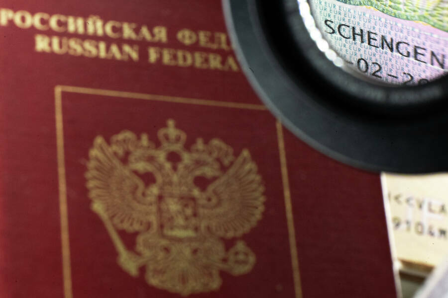Безвизовая эпоха для россиян на Балканах заканчивается. Хорватия с 2013 года, Албания с 2023-го, теперь Черногория – стран со свободным въездом становится все меньше. Перемены не обходят стороной и Сербию. Как долго Белград сможет сохранять прежние правила и что их изменение означает для туристов – «Татар-информ» разбирался вместе с экспертами.