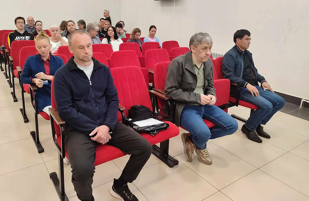 В Зеленодольске стартовал суд по делу о нападении собак на девочку в Васильево – девятилетний ребенок скончался спустя три недели в больнице. Обвинили в произошедшем тех, кто должен был отлавливать собак в районе и контролировать эту работу. Мать девочки просит для них самого строгого наказания – в суде она раскрыла ужасные подробности трагедии.