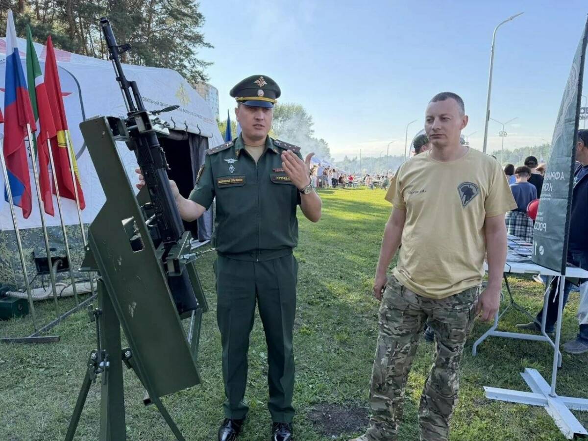 В Челнах развернули мобильный пункт отбора на военную службу по контракту