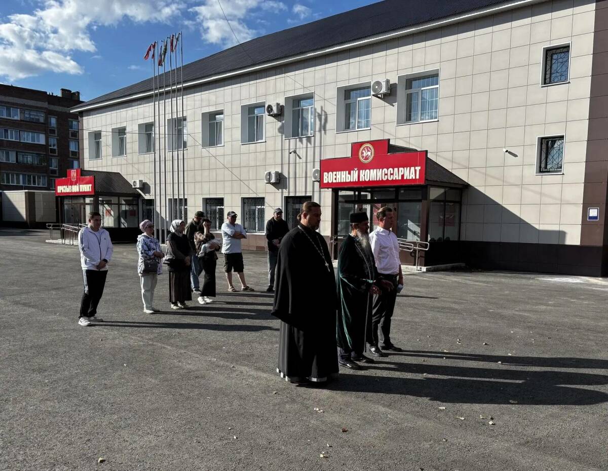 Трое добровольцев отправились из Бугульмы на службу по контракту