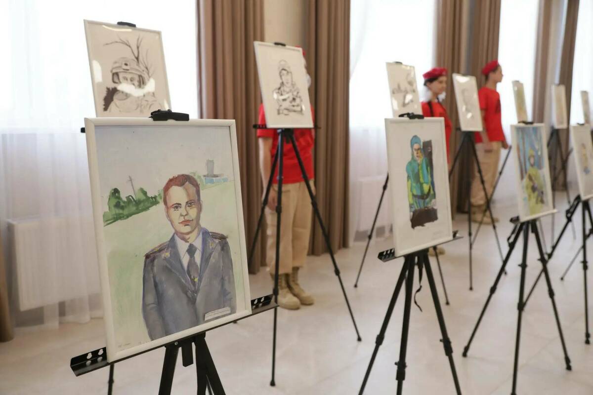 В районных ДК Татарстана начались выставки работ фестиваля «Мой папа – Герой»