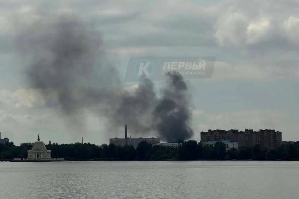 В МЧС объяснили, откуда взялся густой черный дым в Кировском районе Казани