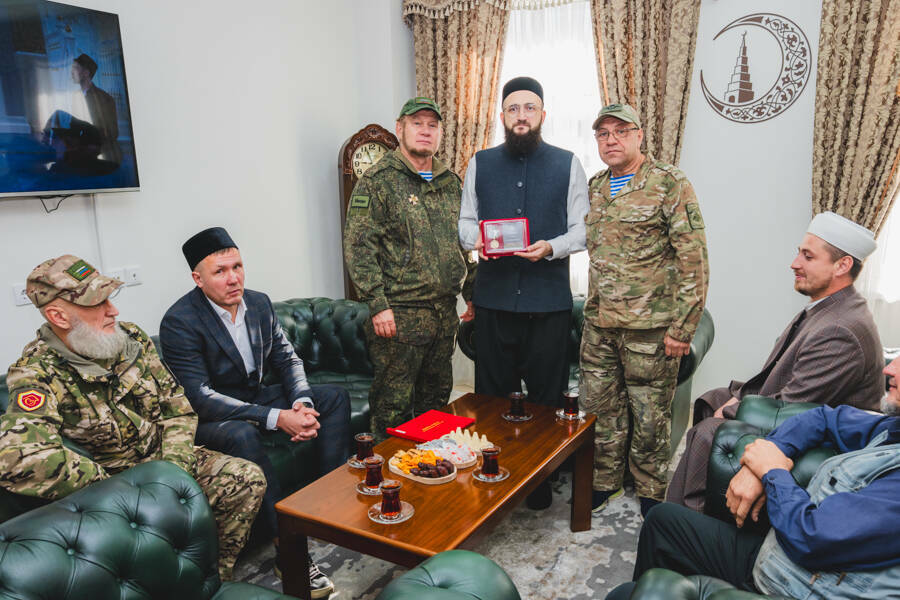 Муфтия Татарстана наградили медалью ВДВ