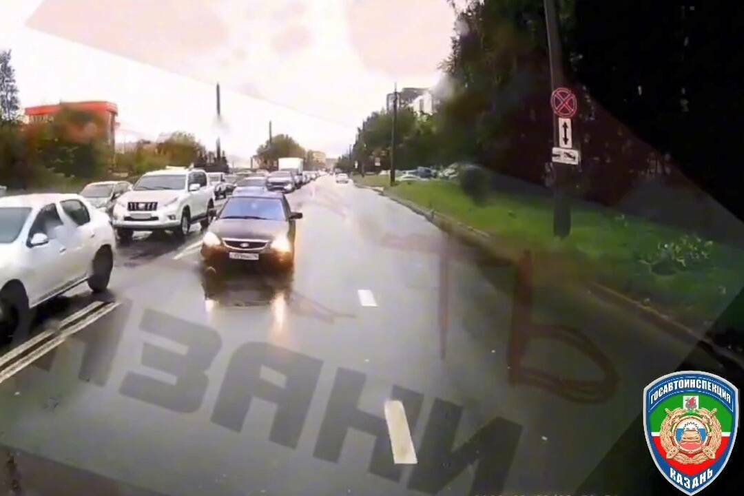 В Казани у объехавшего пробку по встречке водителя забрали авто