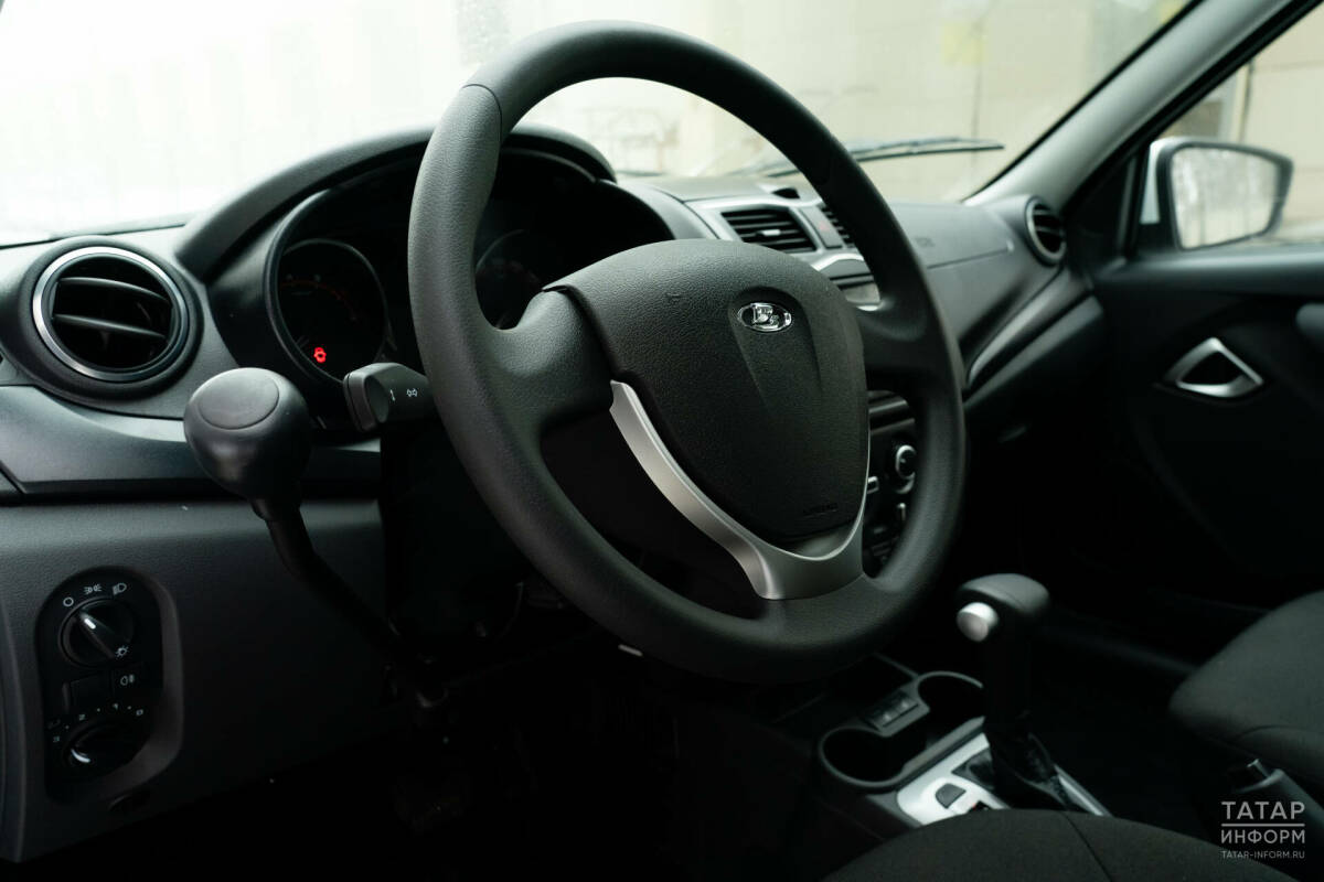 Российские легковые автомобили начали поставлять в Оман