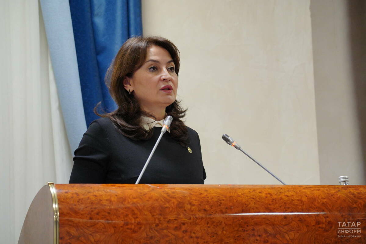 Лейла Фазлеева поздравила работников СЭС с профессиональным праздником