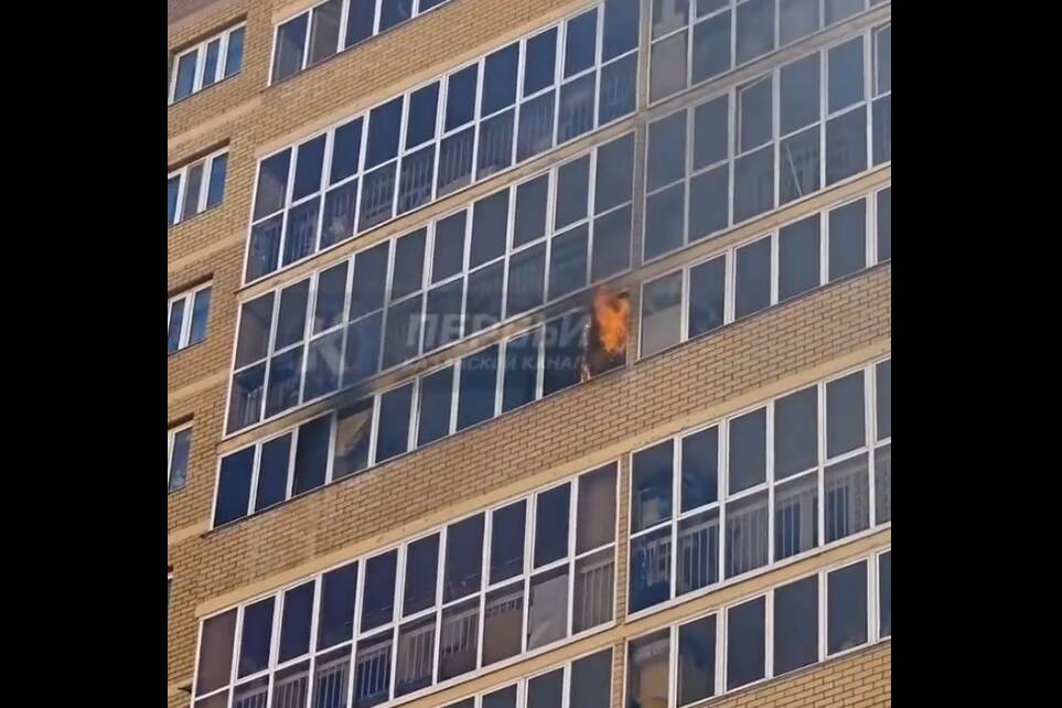 Пожар в квартире казанской высотки сняли на видео