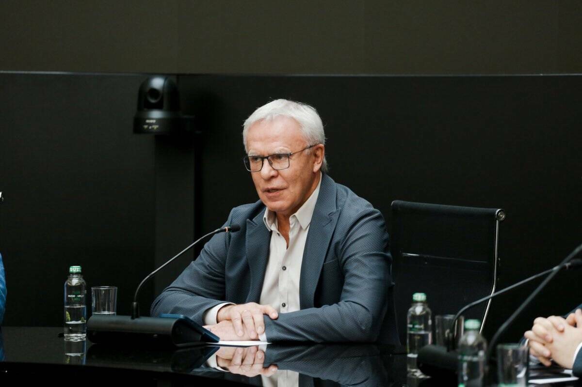 Фетисов: ISU не боится конкуренции, а просто издевается над нами