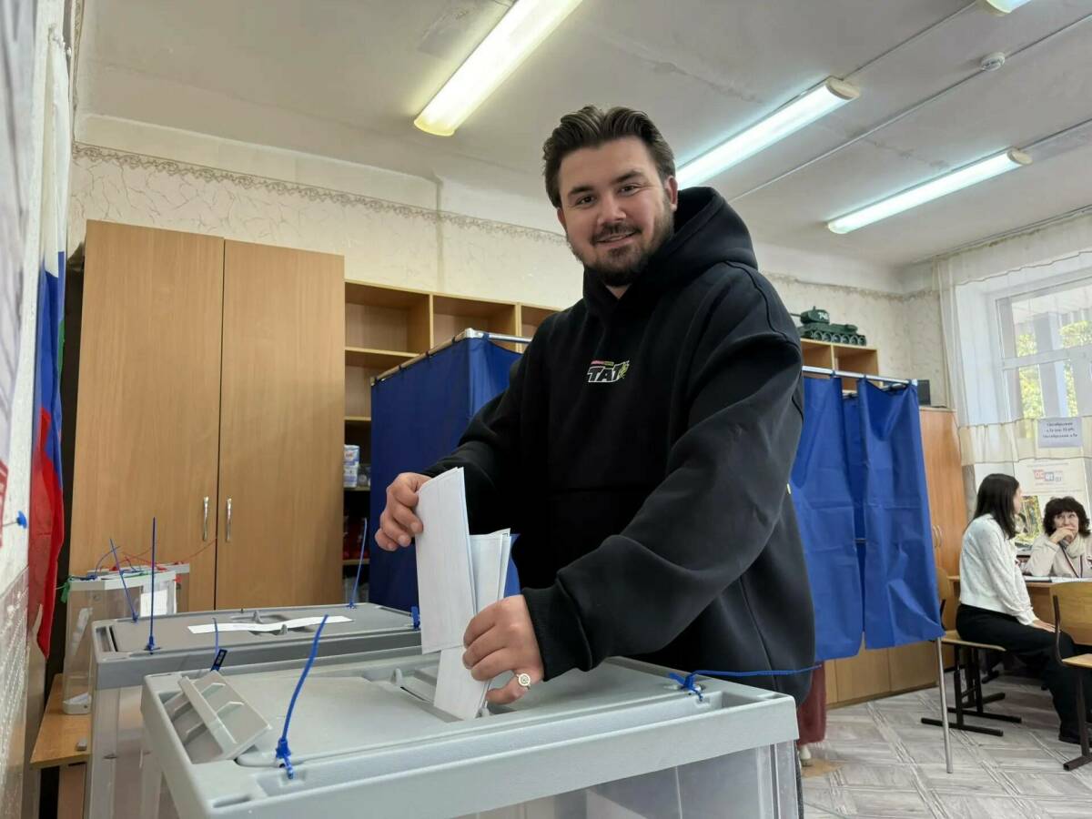 Дамир Нургалиев проголосовал на выборах в Госдуму вместе с семьей
