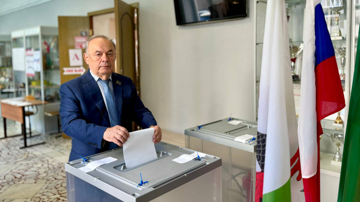 Экзам Губайдуллин проголосовал в казанской гимназии №96