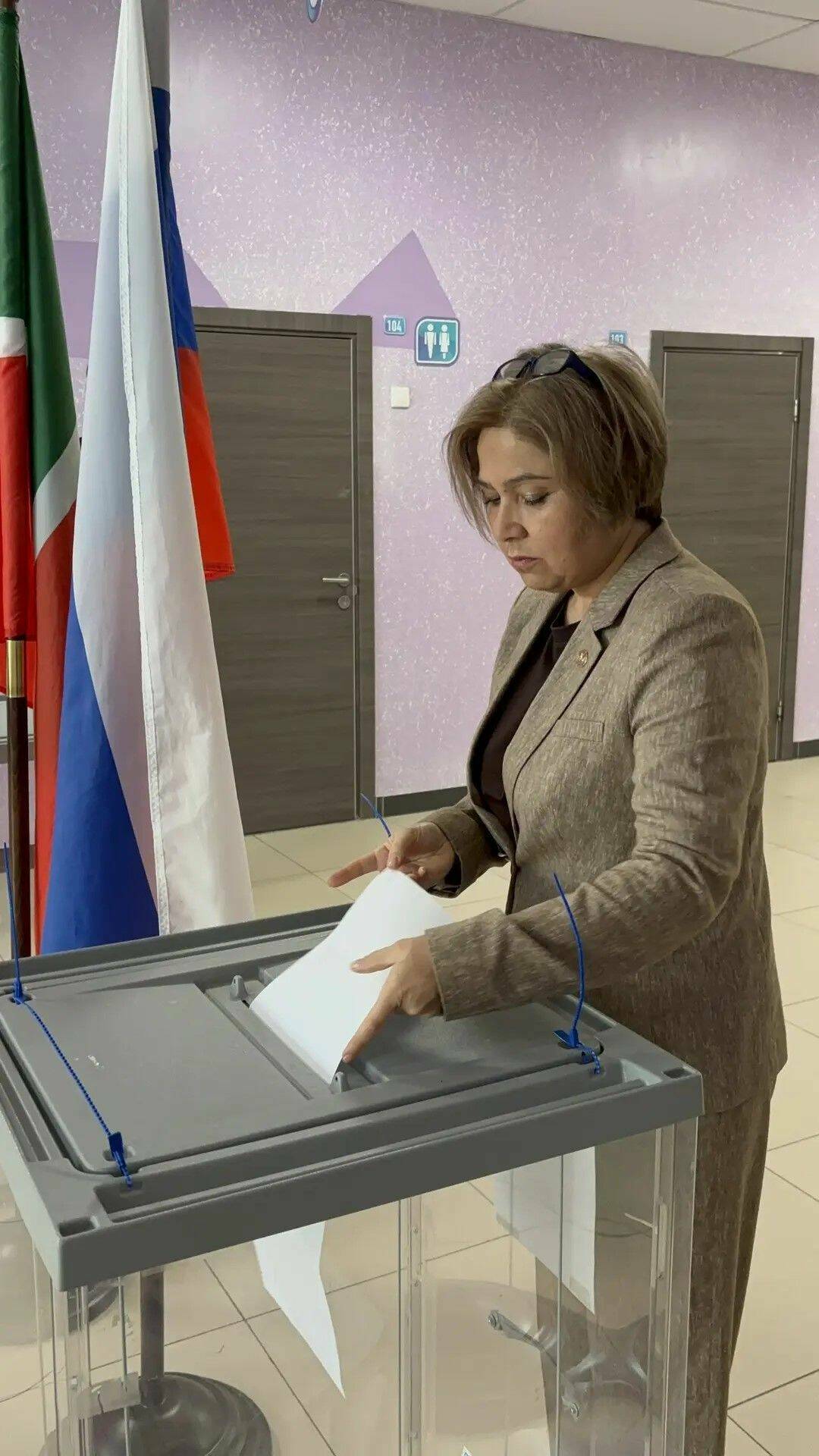 Глава филиала фонда «Защитники Отечества» по РТ Удачина проголосовала на выборах