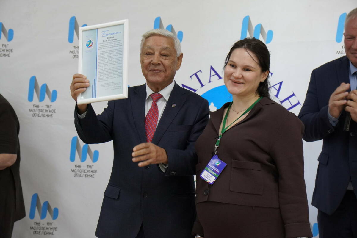 Мухаметшин наградил активистов в Чистопольском районе