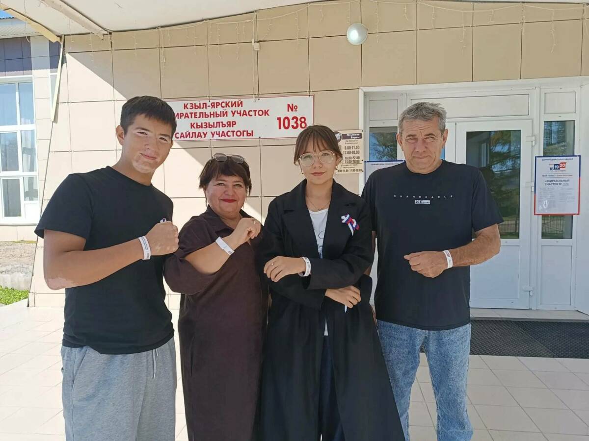 В Бавлинском районе двойняшки впервые проголосовали в день совершеннолетия