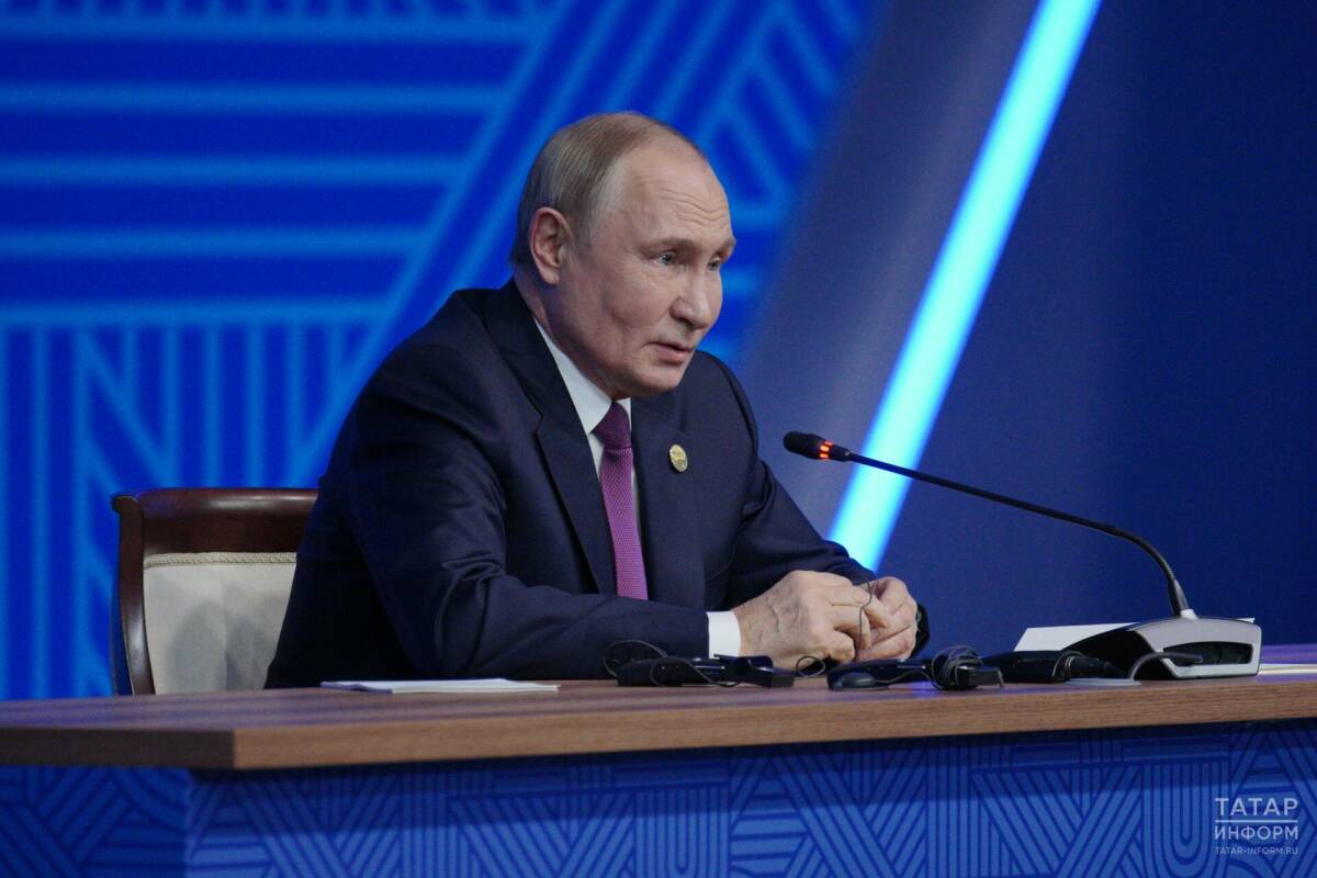 Путин поручил провести эксперимент с беспилотным общественным транспортом в РТ