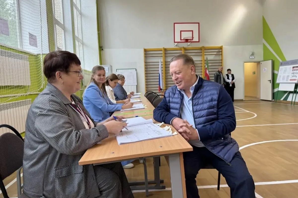 Айдар Метшин проголосовал в родном поселке Красный Ключ
