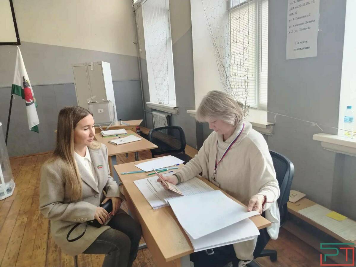 Роза Гайнутдинова проголосовала в лицее №5 в Казани на выборах в Госдуму РФ