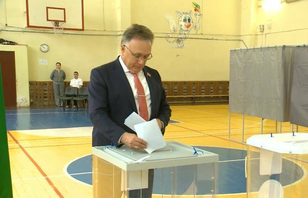 Гендиректор ТНВ Ильшат Аминов проголосовал на выборах в Госдуму