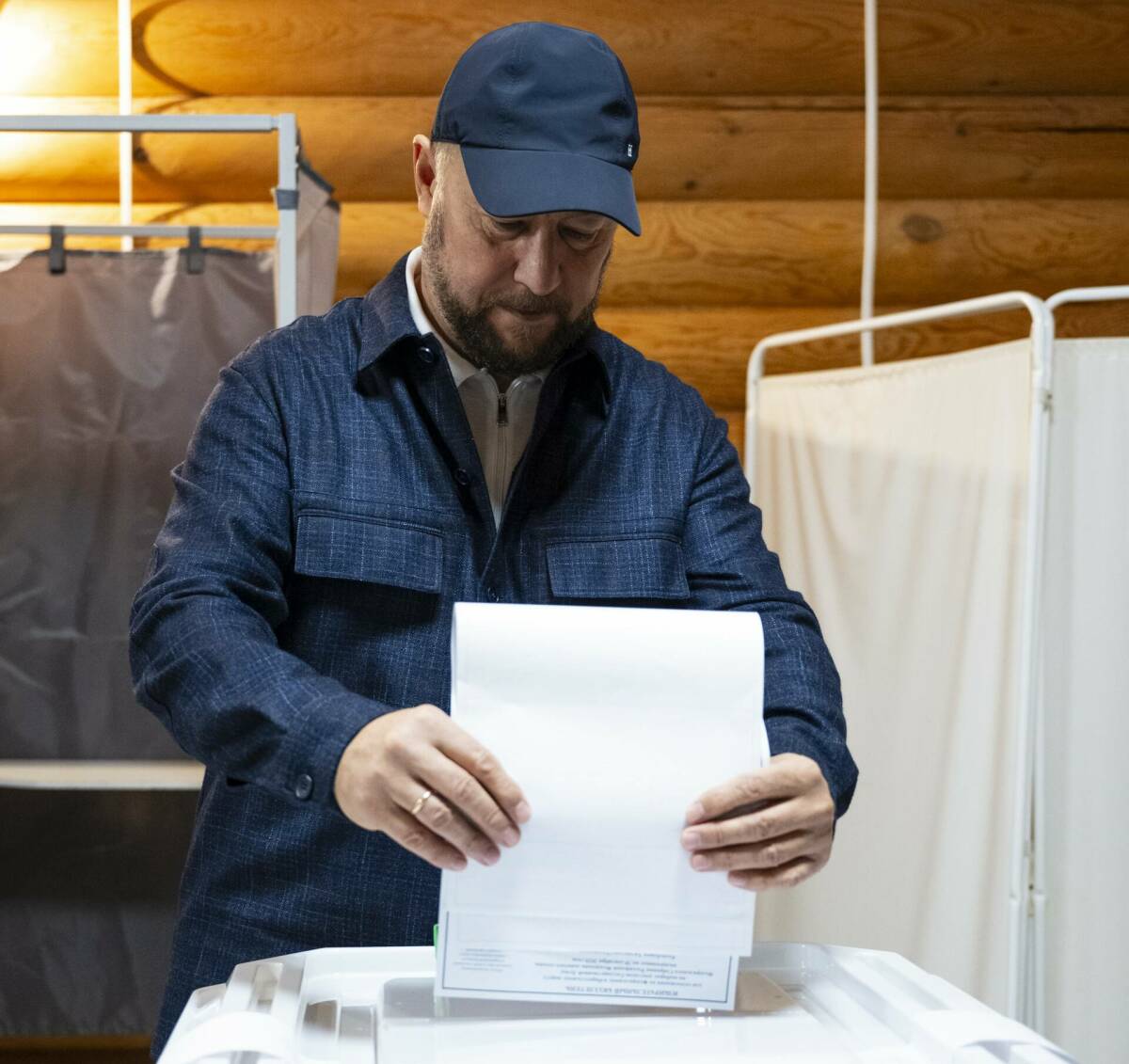 Асгат Сафаров принял участие в голосовании на выборах депутатов Госдумы
