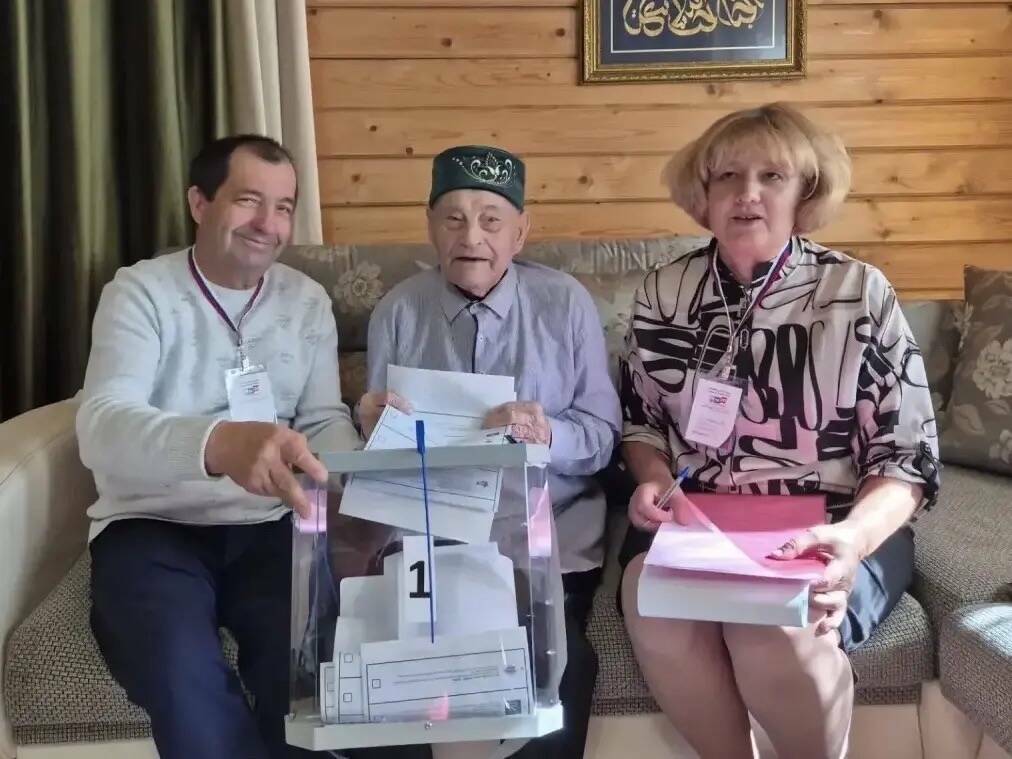 102-летний житель Нижнекамского района проголосовал на дому