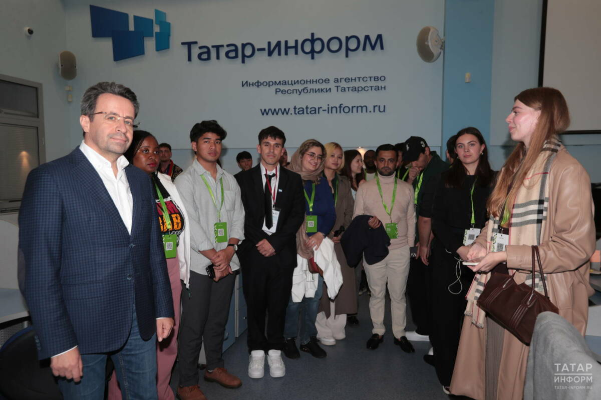 Иностранным экспертам провели экскурсию по «Татар-информу»