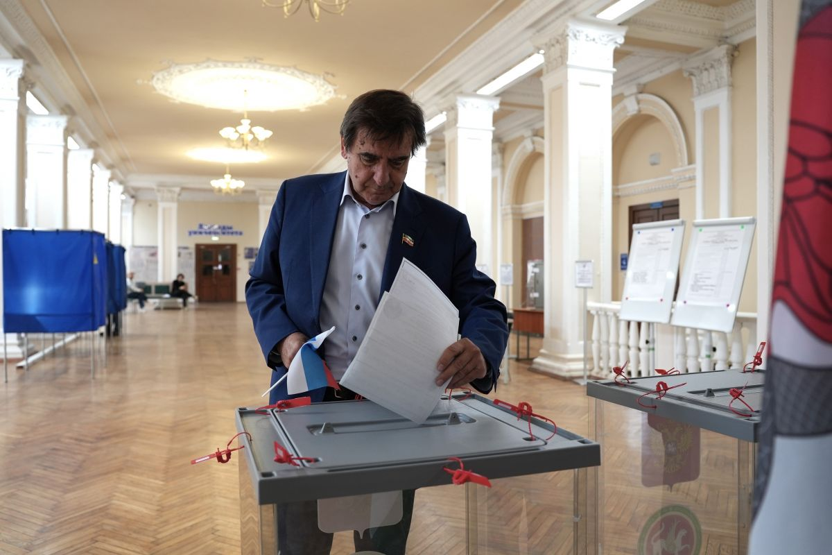 Юрий Камалтынов проголосовал на выборах в Госдуму на участке в КНИТУ-КАИ