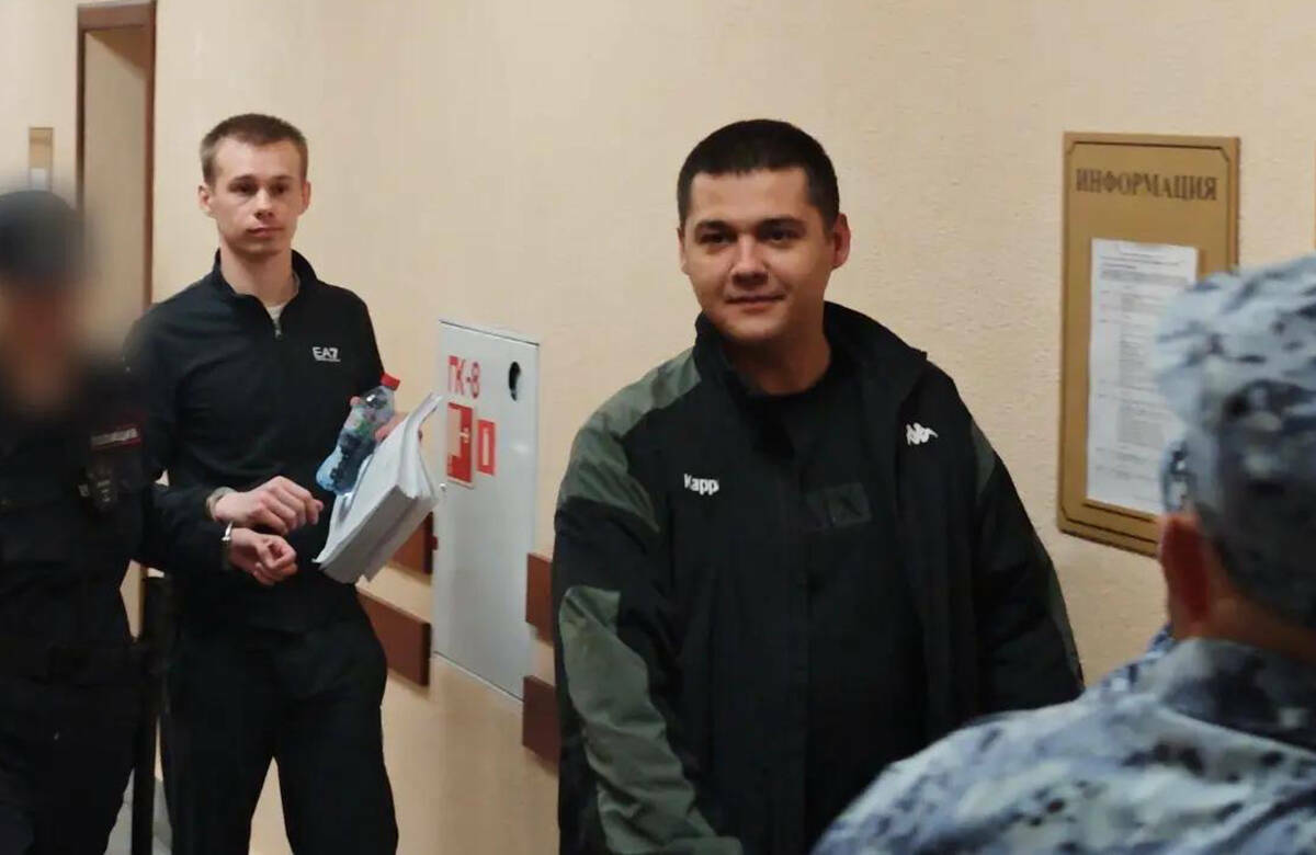 Приволжский суд Казани начал рассматривать уголовное дело преступной группы мошенников, которые по телефону обманывали жителей страны. Подробности репортажа «Татар-информа» из зала суда.
