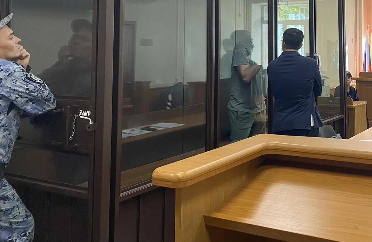 В Приволжском районном суде Казани стартовал процесс по делу о мошенничестве с инвестициями. Следствие считает, что мужчина выманил у знакомого более 15 млн и присвоил их. Защита уверяет, что пострадавший сам вложился в финансовую пирамиду и поэтому потерял деньги.