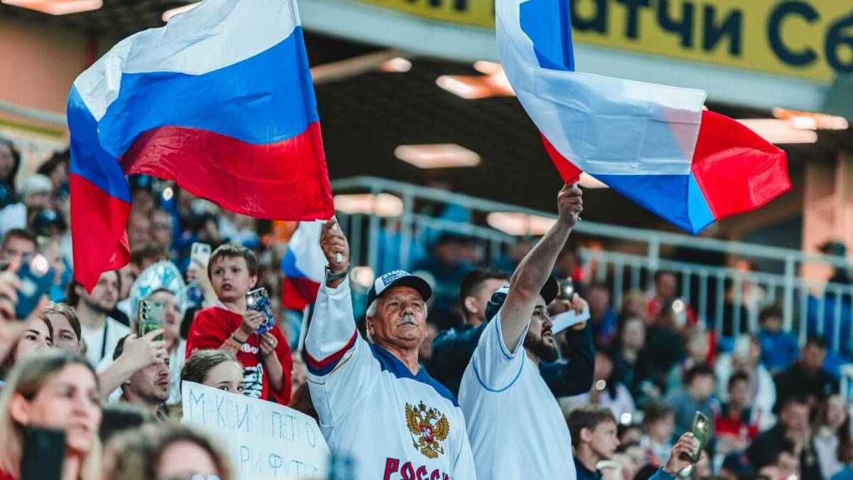 В Казани развернули большую новую игровую футболку сборной России