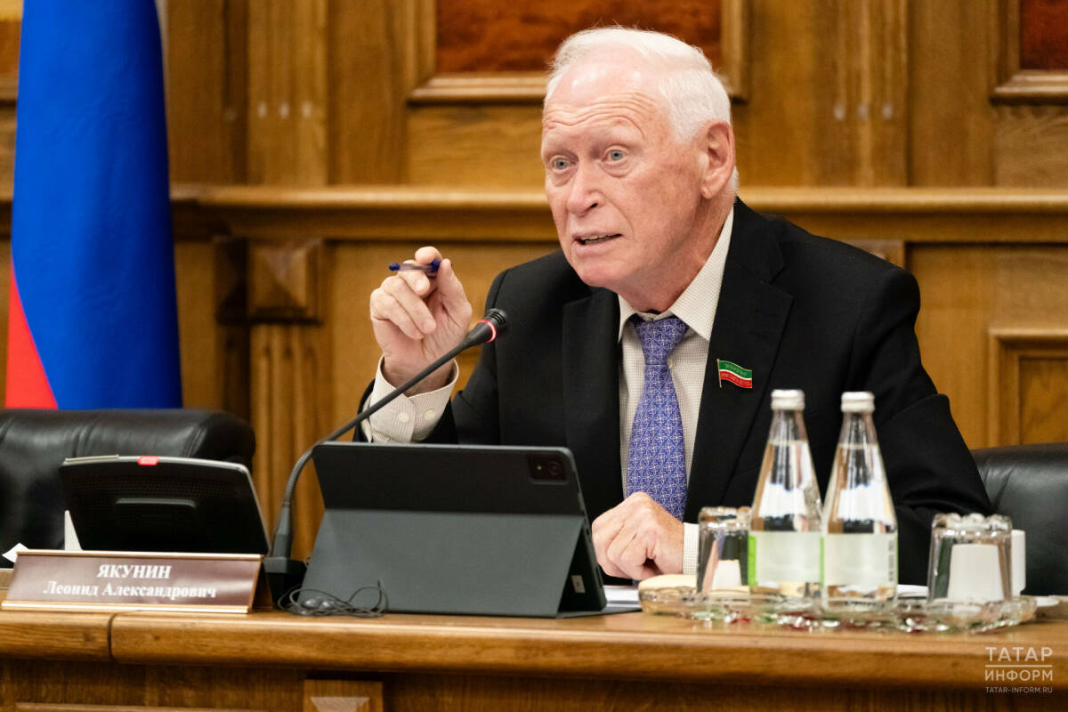 Леонид Якунин: Впереди у Абдулганиева – совершенствование работы парламента