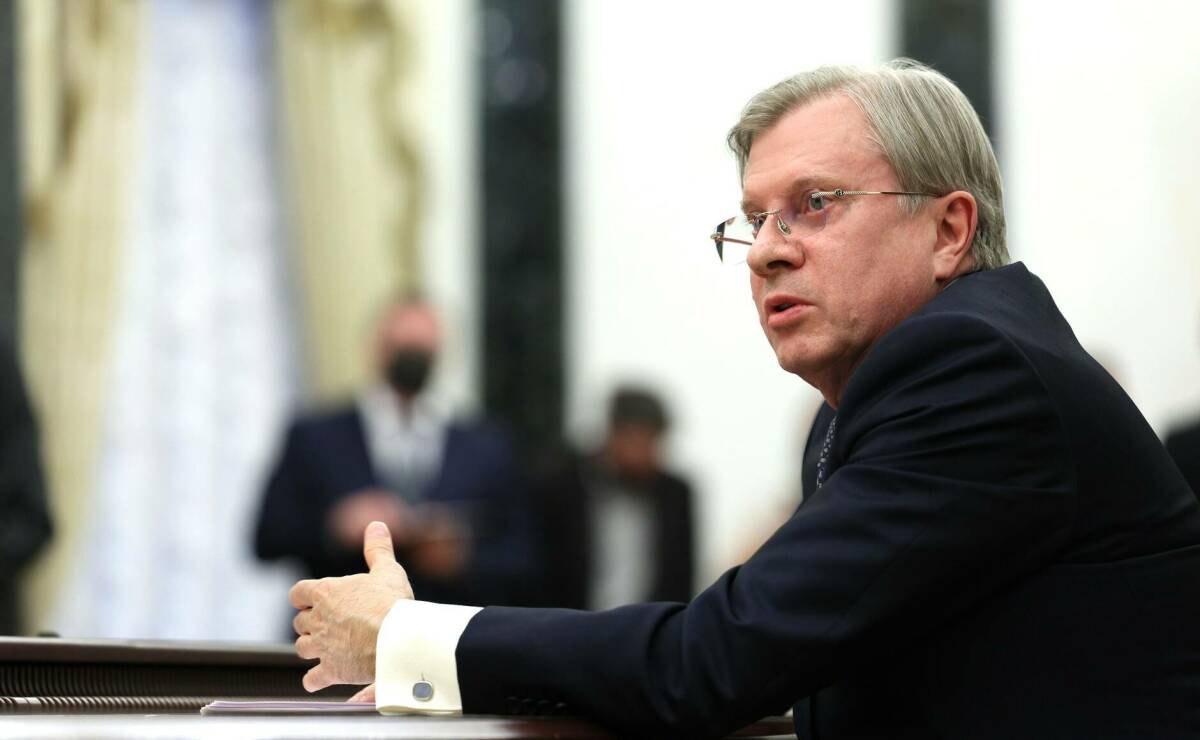 Путин освободил Савельева от должности вице-премьера РФ
