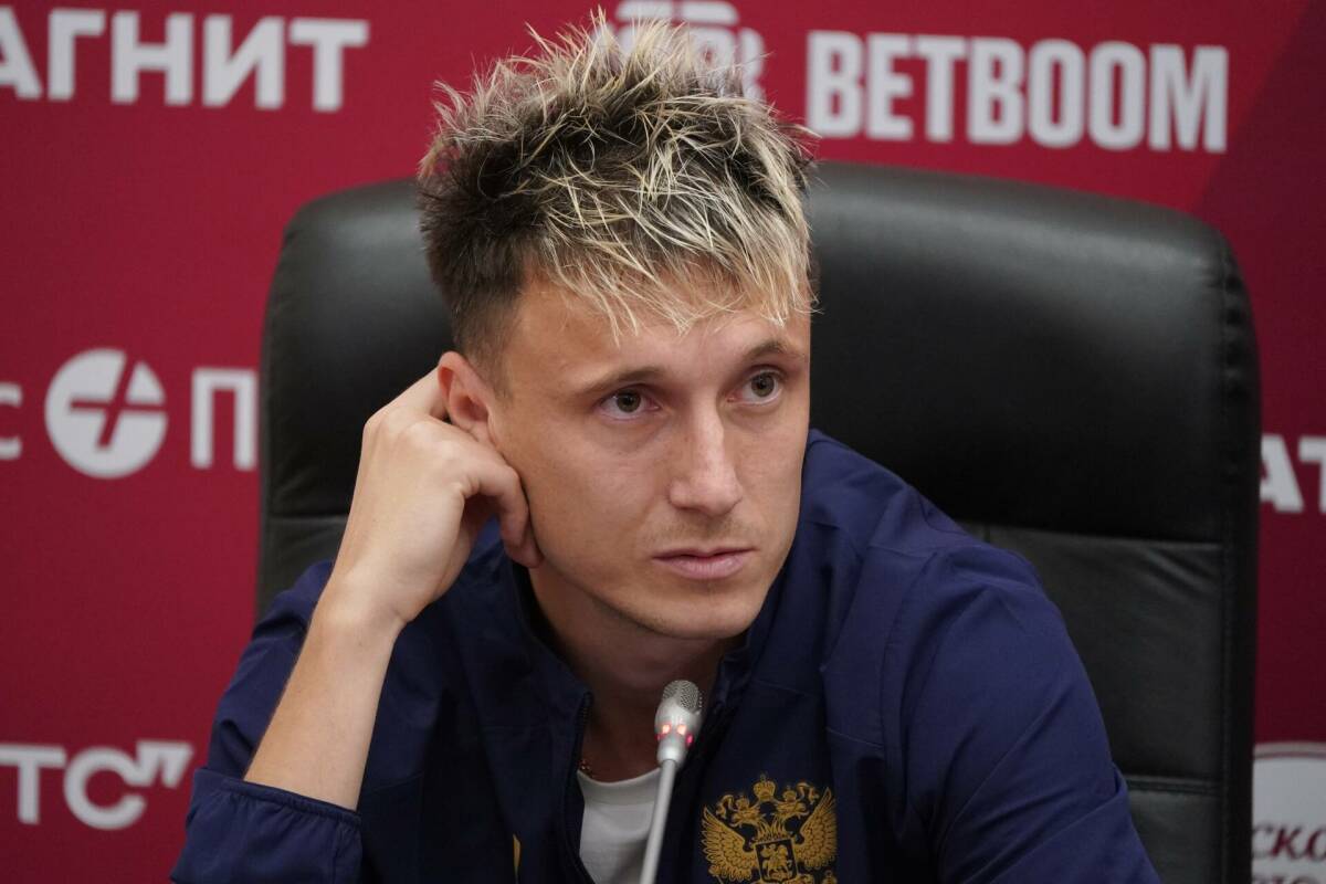 Головин: «Поле на «Ак Барс Арене» не очень хорошего качества»